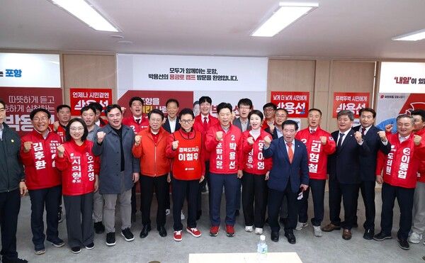 이철우 경상북도 도지사 예비후보가 11일 박용선 포항시장 후보의 용광로 캠프를 방문하고 있다. / 사진=박용선 국민의힘 포항시장 후보 캠프