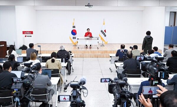 지난 9일 기자회견을 하고 있는 이철우 국민의힘 경북도지사&nbsp;예비후보 / 사진=이철우 경북도지사 예비후보 캠프