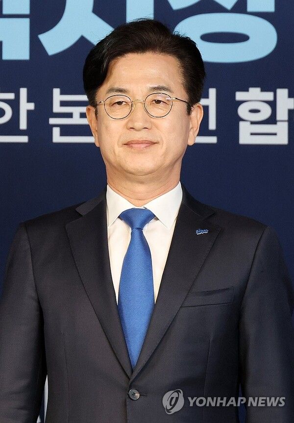 30일 서울 영등포구 여의도 더불어민주당 당사에서 열린 대전광역시장 공직선거 후보자 선출을 위한 본경선 합동연설회에서 허태정 예비후보가 기념 촬영하고 있다. 2026.3.30 [사진=연합뉴스]