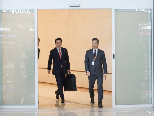 &nbsp;국민의힘&nbsp;장동혁&nbsp;대표가 미국 방문 일정을 사흘 앞당겨 지난 11일 워싱턴DC로 출국했다. 장 대표는 12일 페이스북을 통해 