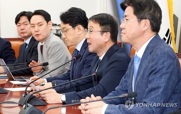 더불어민주당 한병도 원내대표가 14일 국회에서 열린 원내대책회의에서 발언하고 있다. 2026.4.14 [사진=연합뉴스]