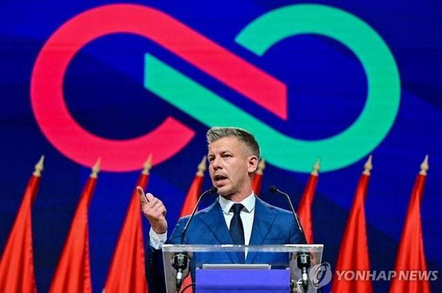 '유럽판 트럼프'로 불리는 16년 장기집권 오르반 정권을 총선에서 무너뜨린 야당 티서당 대표&nbsp;페테르 머저르 [사진=로이터 연합뉴스]