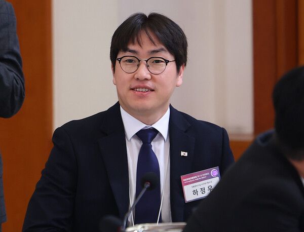 하정우 청와대 AI 미래기획수석은 14일 공개된 라디오 인터뷰에서 전재수 민주당 부산시장 후보의 지역구인 부산 북구갑 차출론에 대해 