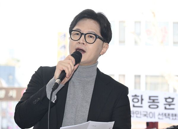 부산 북구 만덕동에 전셋집을 구했다고 밝한 한동훈 전 국민의힘 대표는 14일 라디오 인터뷰에서 보궐선거 출마설이 있는 하정우 청와대 AI수석을 향해 