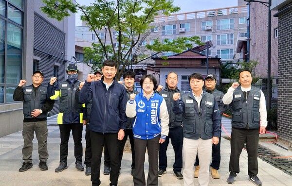 더불어민주당 박희정 포항시장 예비후보가 14일 포항시 환경관리원 복지회관을 방문해 노동 현안 청취에 나섰다. / 사진=박희정 포항시장 예비후보 캠프