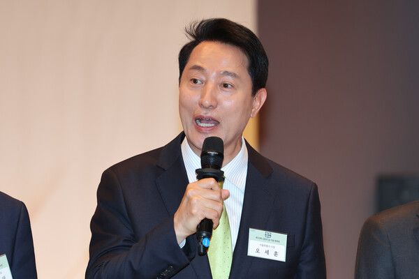 &nbsp;오세훈&nbsp;서울시장이 7일 서울 중구 프레스센터에서 열린 제70회 신문의날 기념 축하연에서 건배제의를 하고 있다. [사진=연합뉴스]