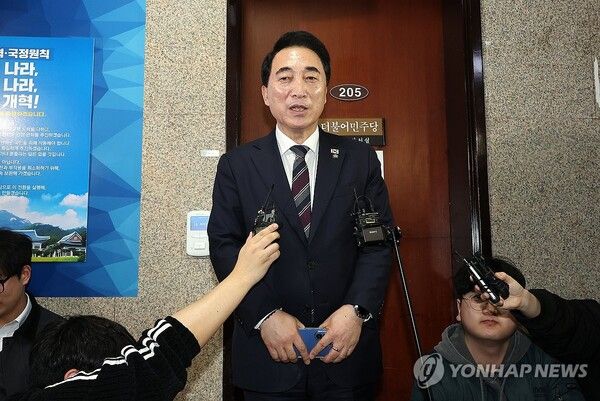 더불어민주당 박수현 수석대변인이 5일 국회에서 충남지사 출마를 위해 수석대변인직을 사퇴한다고 밝히고 있다. 2026.3.5 [사진=연합뉴스]