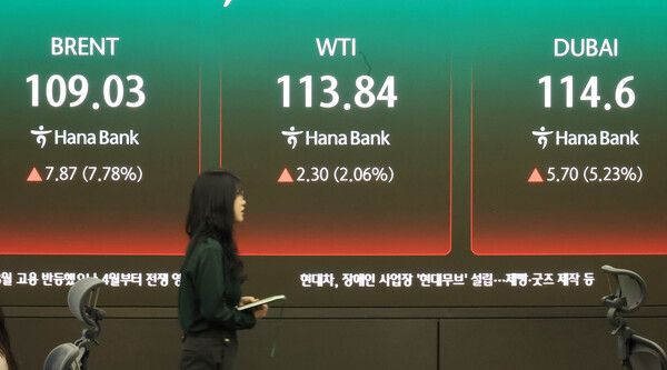 중동발 지정학적 충격으로 유가와 환율이 동반 급등하며 수입물가가 28년 만에 최대 폭으로 치솟아 국내 물가 전반에 강한 인플레이션 압력이 확산되고 있다. [사진=연합뉴스]