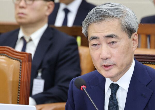 &nbsp;신현송&nbsp;한국은행 총재 후보자가 15일 국회 재정경제기획위원회에서 열린 인사청문회에서 의원 질의에 답하고 있다.[사진=연합뉴스]