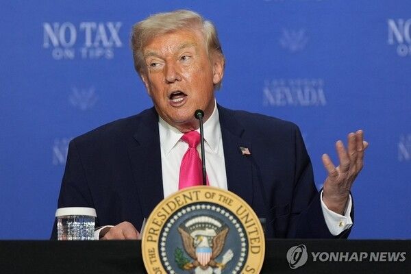 트럼프 대통령이 16일(현지시간) 라스베이거스의 한 호텔에서 열린 원탁회의 행사에서 발언하고 있다 [사진=AP=연합뉴스]