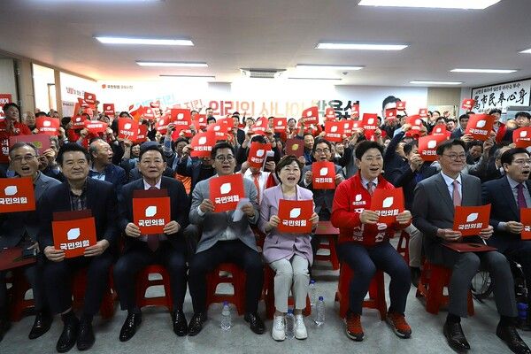 박용선 국민의힘 포항시장 후보의 '대통합 용광로 선거대책위원회'가 18일 공식 출범을 알렸다.
