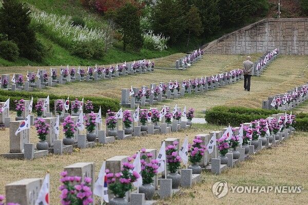 4·19혁명 기념일을 앞둔 17일 서울 강북구 국립4.19 민주묘지의 모습.[사진=연합뉴스]