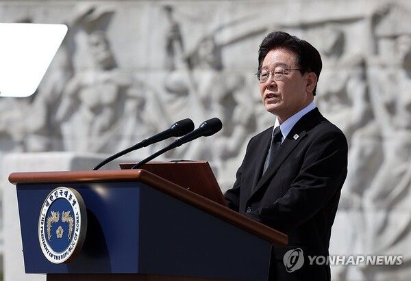 이재명 대통령이 19일 서울 강북구 국립 4·19민주묘지에서 열린 4·19혁명 기념식에서 기념사를 하고 있다. 2026.4.19 [청와대통신사진기자단]