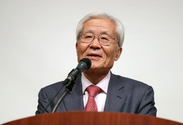보수 논객인 조갑제 조갑제닷컴 대표는 보수 진영의 구명정 역할을 할 사람으로 오세훈 서울시장, 한동훈 전 국민의힘 대표, 이준석 개혁신당 대표 세 사람을 꼽았다.
