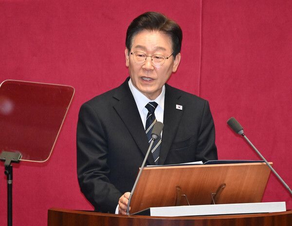 이재명&nbsp;대통령이 2일 국회에서 2026 추가경정예산안 시정연설을 하고 있다. [사진=연합뉴스]