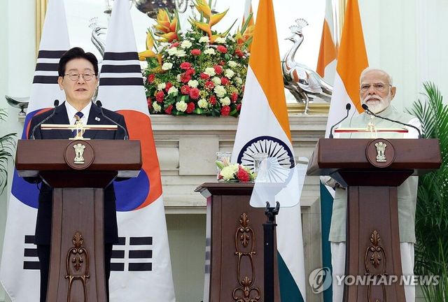 이재명 대통령과 나렌드라 모디 인도 총리가 20일(현지시간) 한국-인도 정상회담을 마치고 뉴델리 영빈관에서 공동언론발표를 하고 있다. 2026.4.20 [사진=연합뉴스]