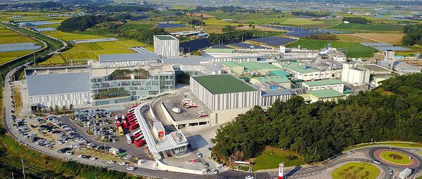 하림그룹이 홈플러스 익스프레스 인수를 통해 오프라인 유통망을 확보하고 물류 인프라와 결합한 사업 확장을 추진하는 가운데, 성장 기대와 함께 재무 부담 등 변수도 동시에 제기되고 있다. 사진은 익산도계공장 전경.[사진=하림]