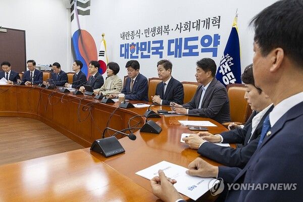 더불어민주당 한정애 정책위의장이 23일 국회에서 열린 정책조정회의에서 발언하고 있다. 2026.4.23 [사진=연합뉴스]