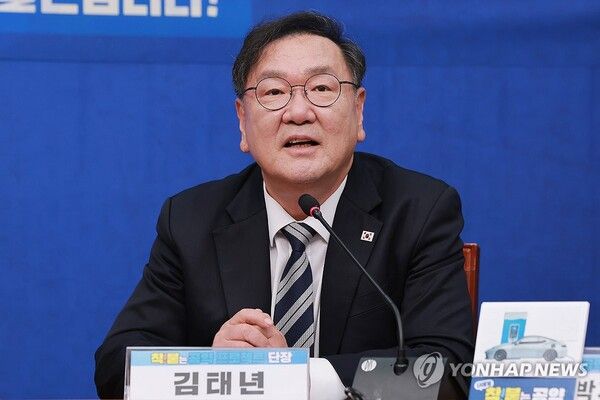 더불어민주당 '착!붙 공약 프로젝트' 단장인 김태년 의원이 7일 국회에서 열린 민주당 착!붙 공약 프로젝트 2호·3호 공약 발표 행사에 참석해 발언하고 있다. 2026.4.7 [사진=연합뉴스]
