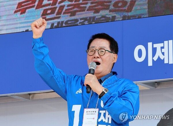 2025년 제21대 대선 당시 더불어민주당 박지원 중앙 공동선거대책위원장이 광주 동구 5·18민주광장에서 열린 광주시선대위 출정식에서 이재명 후보 지지 발언하고 있다. 2025.5.12 [사진=연합뉴스]