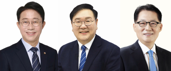왼쪽부터 더불어민주당 조정식 의원(6선·경기 시흥시을)과 김태년(5선·경기 성남시수정구), 박지원 의원(5선·전남 해남·완도·진도)