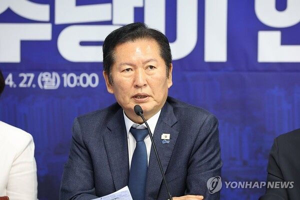 더불어민주당 정청래 대표가 27일 경기도 안성시 김보라 안성시장 후보 선거사무소에서 열린 최고위원회의에서 발언하고 있다. 2026.4.27 [사진=연합뉴스]