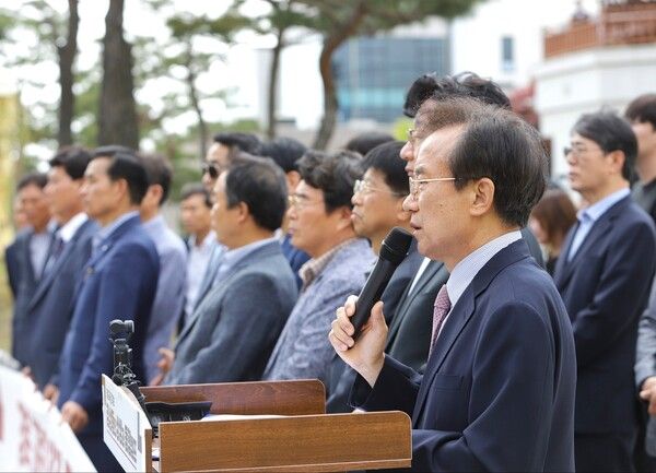 지지 선언 중인 김준호 前 교육국장 / 사진=김상동 경북교육감 예비후보 캠프