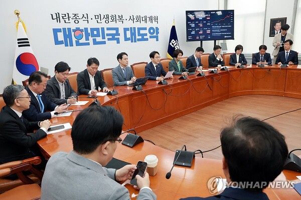 더불어민주당 천준호 원내대표 직무대행이 28일 국회에서 열린 원내대책회의에 참석해 발언하고 있다. 2026.4.28 [사진=연합뉴스]