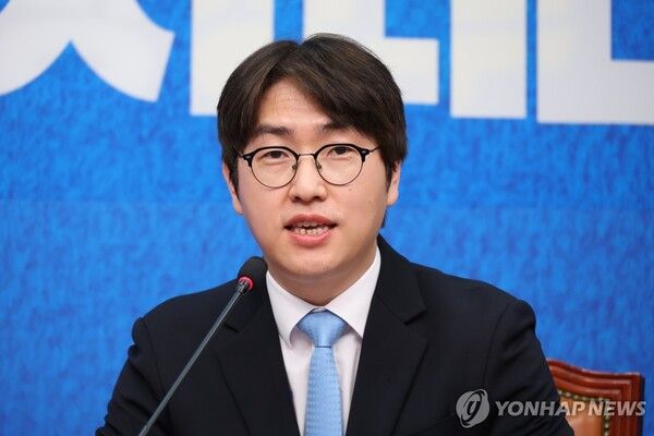 6·3 재보선에 격전지로 떠오른 부산 북구 갑 지역구에 출마할 것으로 예상되는 하정우 전 청와대 AI수석이 29일 국회에서 열린 더불어민주당 인재 영입식에서 발언하고 있다. 2026.4.29 [사진=연합뉴스]