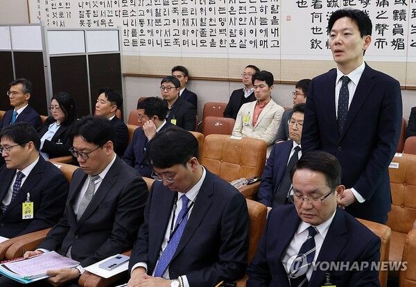 '쌍방울 대북 송금' 사건을 수사했던 박상용 인천지방검찰청 부부장검사가 3일 국회에서 열린 '윤석열정권 정치검찰조작기소 의혹사건 진상규명' 국정조사특별위원회 전체회의에서 증인선서를 거부한 뒤 그 이유를 소명하고 있다. 2026.4.3 [사진=연합뉴스]