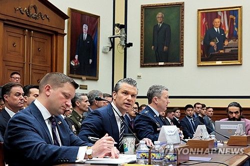 미 연방하원 군사위원회 청문회에 출석한 미 국방부 수뇌부.&nbsp;[워싱턴 로이터=연합뉴스. 재판매 및 DB 금지]