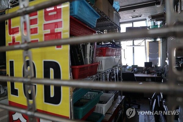 메모리 공급 축소로 구형 D램까지 수급 불균형이 심화되며 가격 상승세가 전 제품군으로 확산되고 있다. 사진은 지난 1월 20일 PC 매장이 밀집한 서울 용산구 선인상가가 한산한 모습을 보이고 있다. [사진=연합뉴스]