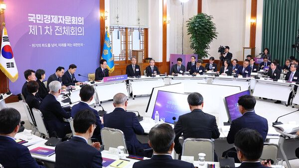 이재명&nbsp;대통령이 9일 청와대에서 열린 국민경제자문회의 제1차 전체 회의에서 발언하고 있다. [사진=연합뉴스]