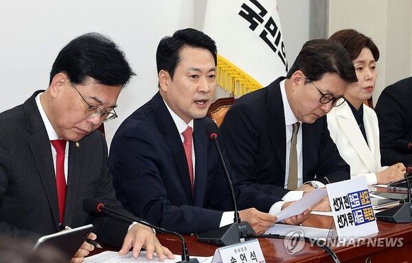 국민의힘&nbsp;장동혁&nbsp;대표가 9일 국회에서 열린 최고위원회의에서 발언하고 있다. [사진=연합뉴스]