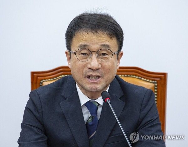 더불어민주당 한병도 원내대표가 9일 국회에서 열린 정책조정회의에서 최근 국민의힘의 종북론 몰이에 대해 