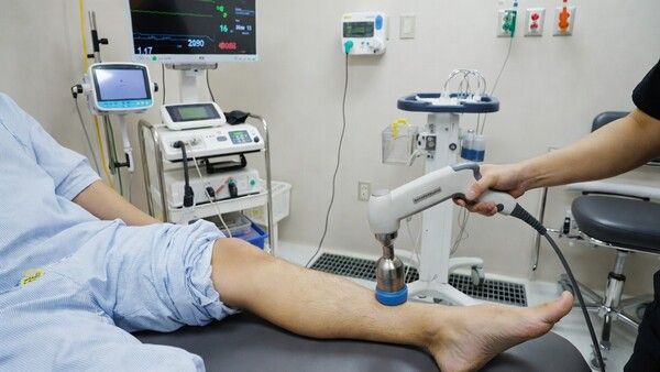 실손보험금 지급이 특정 비급여 항목에 집중되며 비용 누수 구조가 심화되고 있다.&nbsp;[사진=그록 편집]