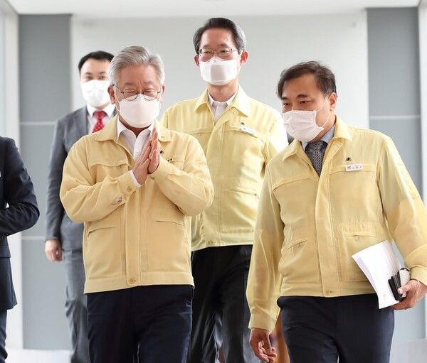 이재명 대통령의 경기도지사 시절 (맨 오른쪽)김홍국 대변인 [사진=본인제공]