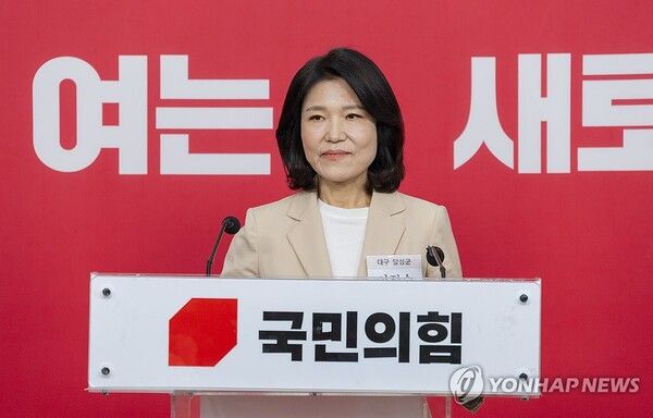 이진숙 전 방송통신위원장이 1일 서울 여의도 국민의힘 중앙당사에서 6ㆍ3 재보선 대구 달성군 선거구 공천 면접을 마친 뒤 취재진 질문에 답하고 있다.[사진=연합뉴스]