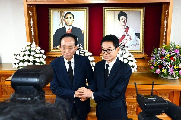 추경호 국민의힘 대구시장 후보(왼쪽)와&nbsp;이철우 경북도지사 후보 / 사진=이철우 경북도지사 후보 캠프