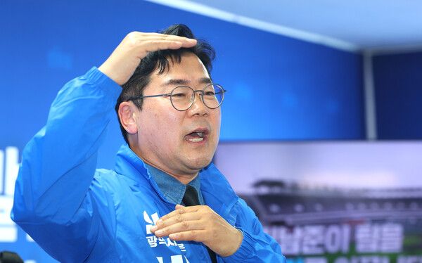 더불어민주당 박찬대 인천시장 후보가 10일 인천 계양을 국회의원 보궐선거에 출마한 더불어민주당&nbsp;김남준&nbsp;후보 선거사무소 개소식에서 발언하고 있다. [사진=연합뉴스]
