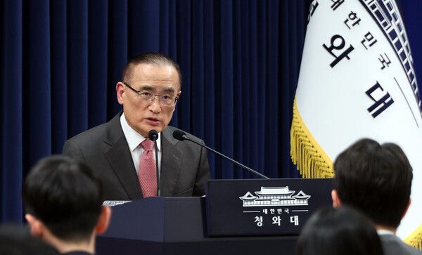 &nbsp;위성락&nbsp;국가안보실장이 11일 청와대에서 호르무즈 해협에서 피격당한 HMM 나무호 관련 기자간담회를 하고 있다. [사진=연합뉴스]