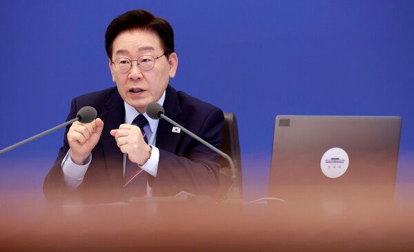 이재명&nbsp;대통령이 12일 청와대에서 열린 국무회의 겸 비상경제점검회의에서 발언하고 있다. [사진=연합뉴스]