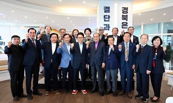 이철우 경상북도지사 후보가 11일&nbsp;대구·경북 출신 전직 장관급 인사들의 모임인 '대경회'와 간담회를 가졌다. / 사진=이철우 경상북도지사 후보 캠프