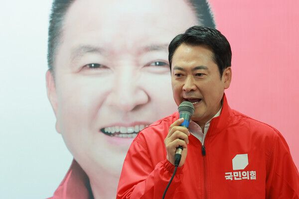 국민의힘&nbsp;장동혁&nbsp;대표가 13일 충북 청주시 김영환 충북도지사 후보의 선거사무소 개소식 겸 선대위 발대식에 참석해 격려사하고 있다. [사진=연합뉴스]