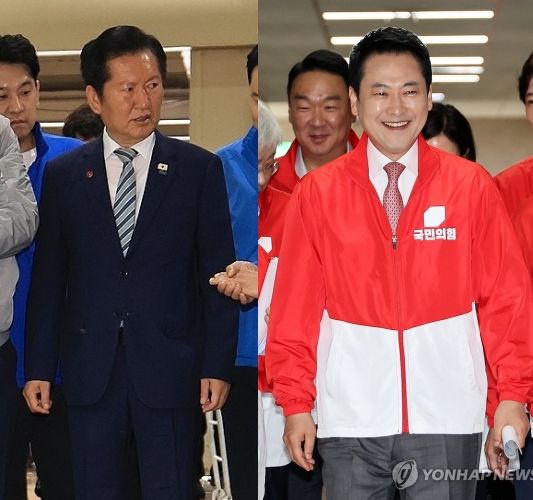 더불어민주당 정청래 대표와 제주도당 관계자들이 16일 제주시 임항로 제주시수협 경매장을 방문해 둘러보고 있다(左). 국민의힘 장동혁 대표가 15일 국회에서 열린 중앙선거대책위원회의 첫 회의를 주재하기 위해 입장하고 있다.[사진=연합뉴스]
