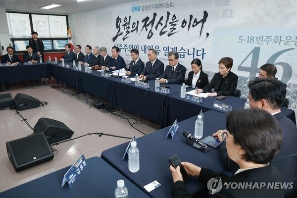 더불어민주당 총괄상임선대위원장인 정청래 대표가 18일 광주 임택 동구청장 후보 선거사무소에서 열린 현장 중앙선거대책위원회의에 참석해 발언하고 있다. 2026.5.18 [사진=연합뉴스]