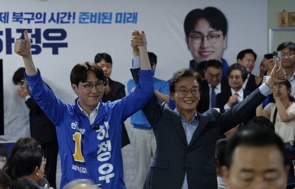 하정우 후보 개소식에 참석한 전재수 부산시장 후보.[사진=하정우 후보 SNS]