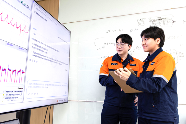 EIC기술부 팀원들이 PIMS 로직 생성 도우미를 활용하고 있다. / 사진=포스코