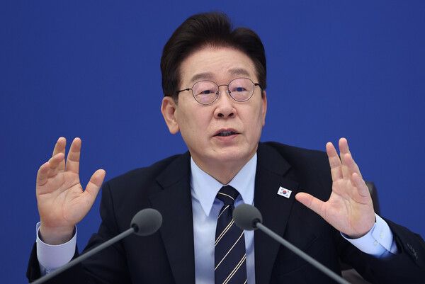 이재명&nbsp;대통령이 20일 청와대에서 열린 국무회의 겸 비상경제점검회의에서 발언하고 있다. [사진=연합뉴스]