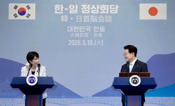 다카이치&nbsp;사나에 일본 총리가 19일 경북 안동 한 호텔에서 이재명 대통령과 공동언론발표를 하고 있다. [사진=연합뉴스]